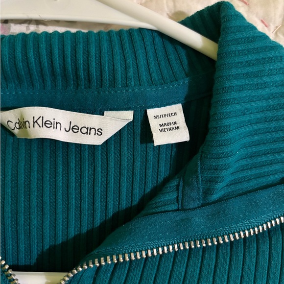 Calvin Klein top - Picture 3 of 3